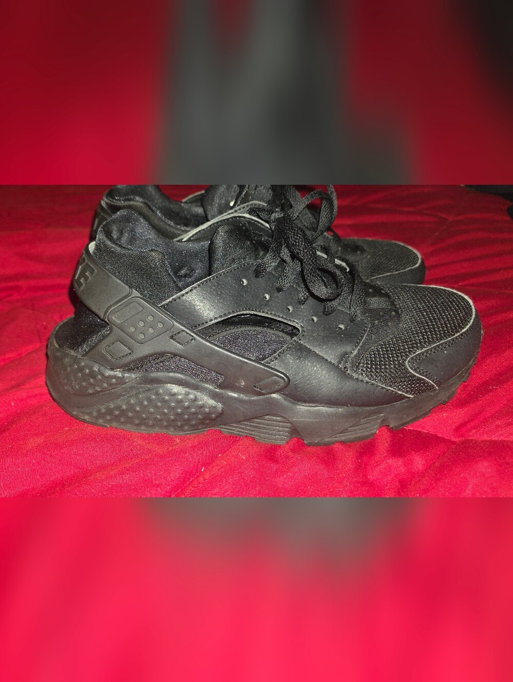 Nike Black and White Low-Top Hurache Sneakers